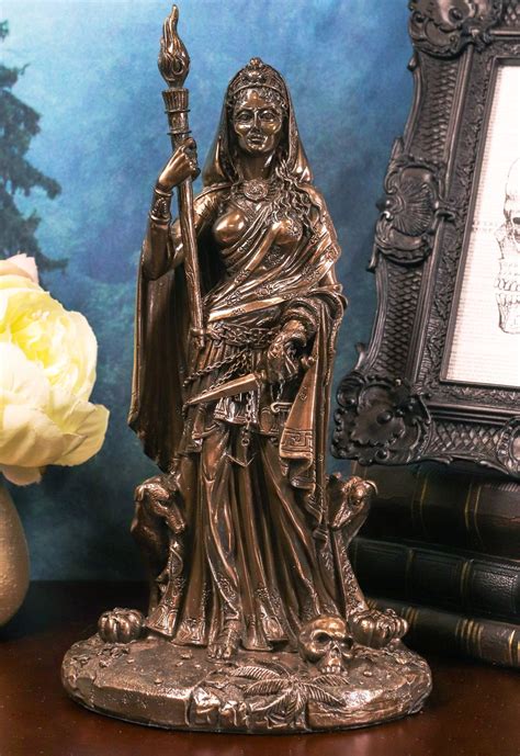 Wicca goddesd statue